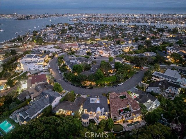 212 Kings Pl, Newport Beach, CA 92663