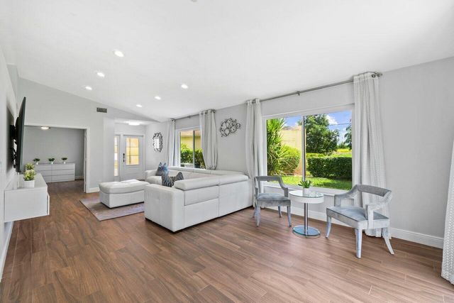 19977 Villa Medici Place, Boca Raton, FL 33434