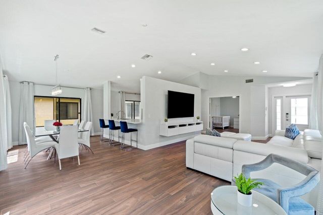 19977 Villa Medici Place, Boca Raton, FL 33434