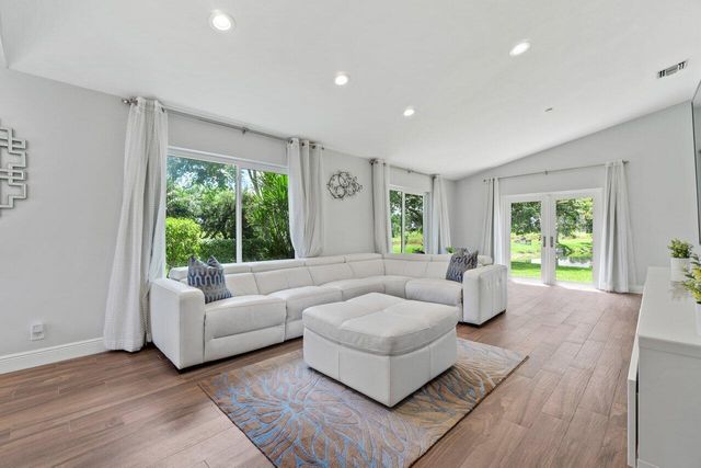 19977 Villa Medici Place, Boca Raton, FL 33434