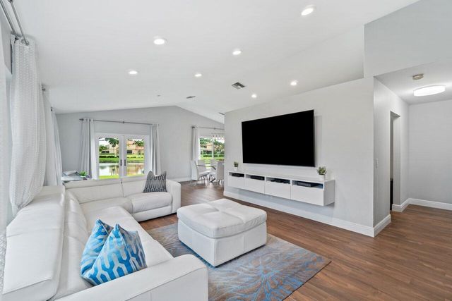 19977 Villa Medici Place, Boca Raton, FL 33434