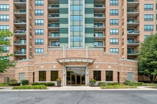 6420 Double Eagle Drive 306, Woodridge, IL 60517