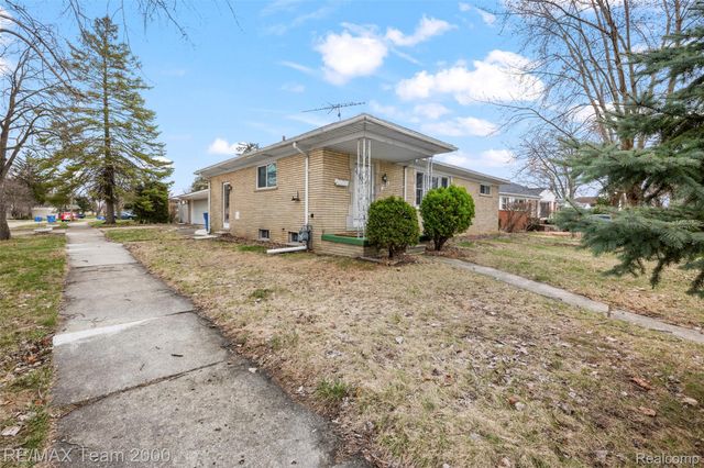 7638 N Gulley Road, Dearborn Heights, MI 48127