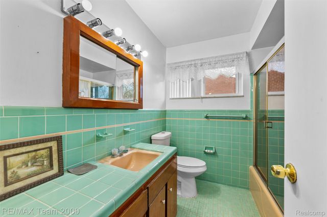 7638 N Gulley Road, Dearborn Heights, MI 48127