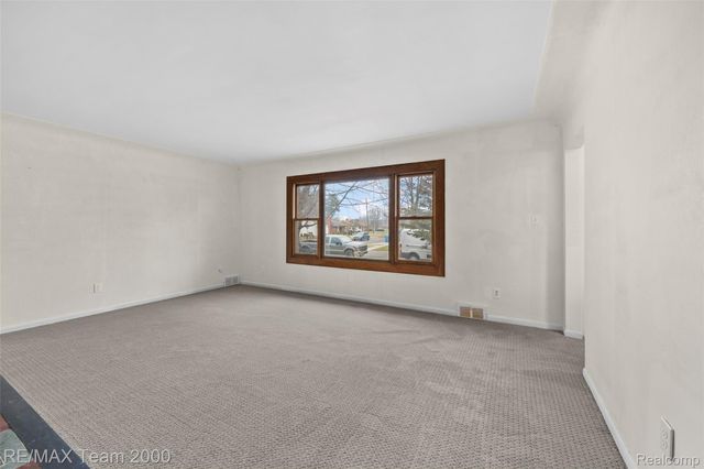 7638 N Gulley Road, Dearborn Heights, MI 48127