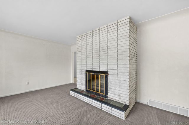 7638 N Gulley Road, Dearborn Heights, MI 48127