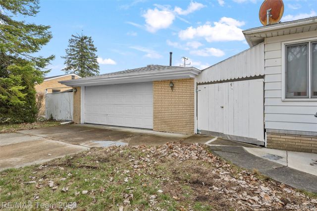 7638 N Gulley Road, Dearborn Heights, MI 48127