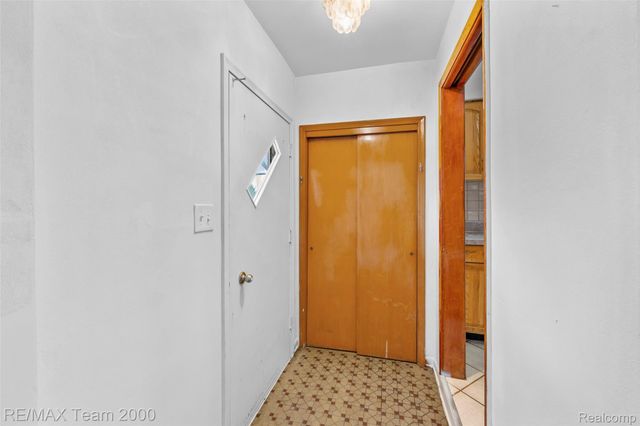 7638 N Gulley Road, Dearborn Heights, MI 48127