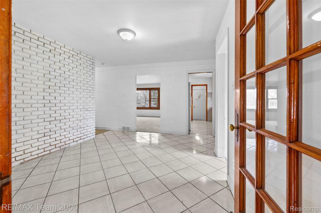 7638 N Gulley Road, Dearborn Heights, MI 48127