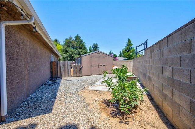 3733 W Wathen Avenue, Fresno, CA 93711