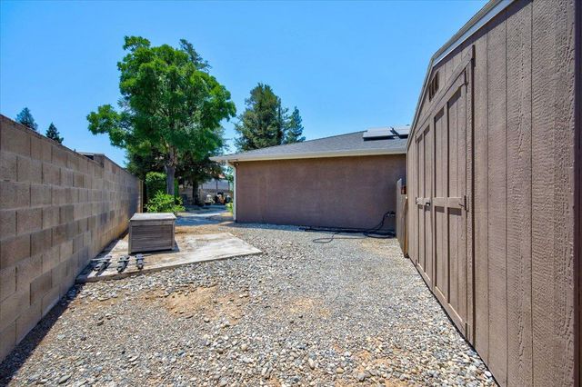 3733 W Wathen Avenue, Fresno, CA 93711