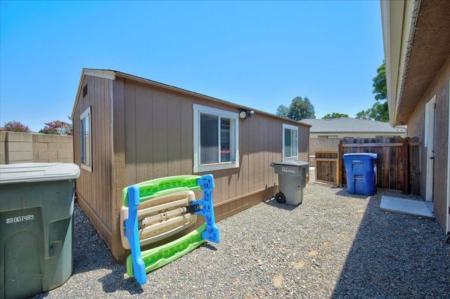3733 W Wathen Avenue, Fresno, CA 93711