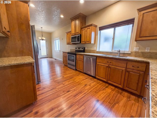 2817 Se CONDOR Ave, Gresham, OR 97080