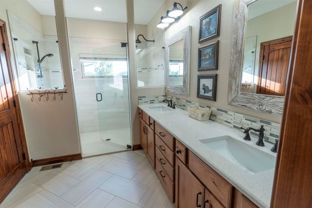 21261 SW Santa Fe Lake Rd, Douglass, KS 67039