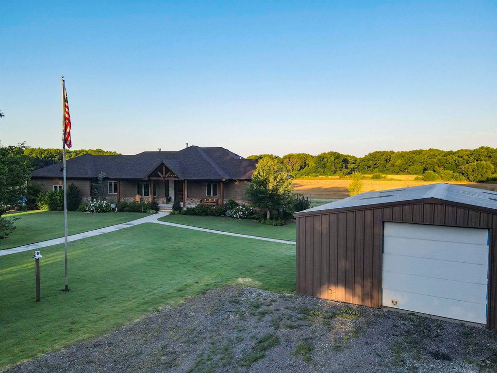 21261 SW Santa Fe Lake Rd, Douglass, KS 67039