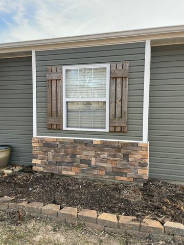 107 Southview Avenue, Ava, MO 65608