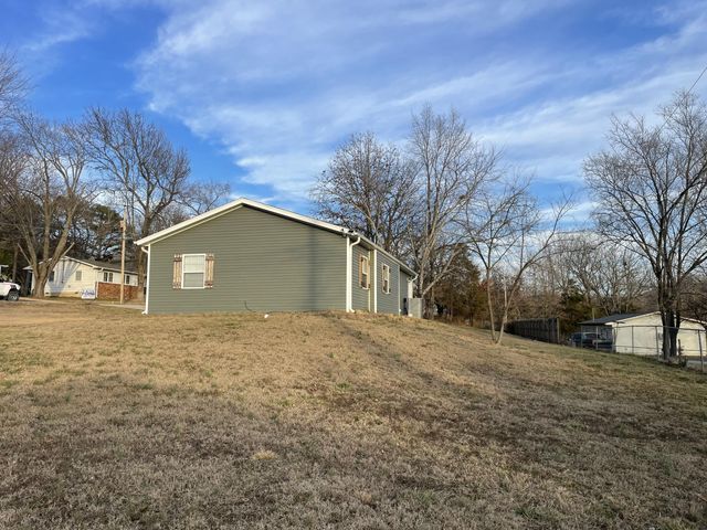 107 Southview Avenue, Ava, MO 65608