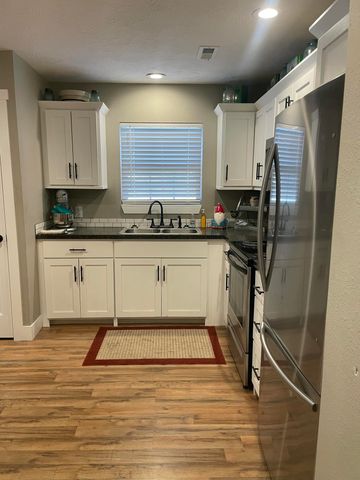 107 Southview Avenue, Ava, MO 65608