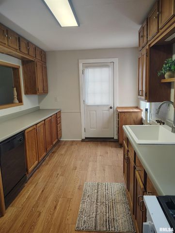 702 N AVENUE C, Canton, IL 61520