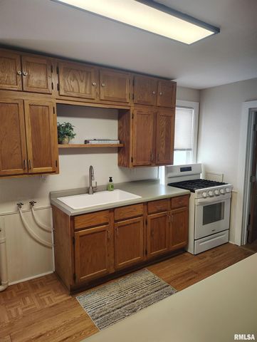 702 N AVENUE C, Canton, IL 61520