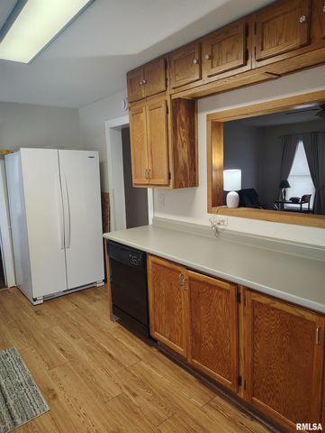 702 N AVENUE C, Canton, IL 61520