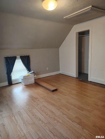 702 N AVENUE C, Canton, IL 61520