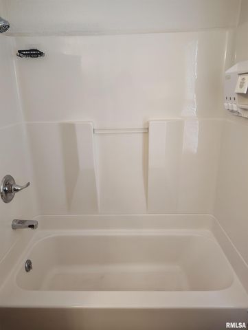 702 N AVENUE C, Canton, IL 61520