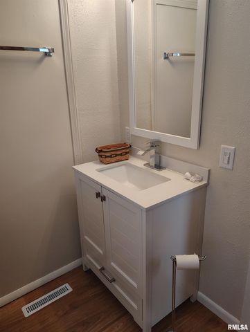 702 N AVENUE C, Canton, IL 61520