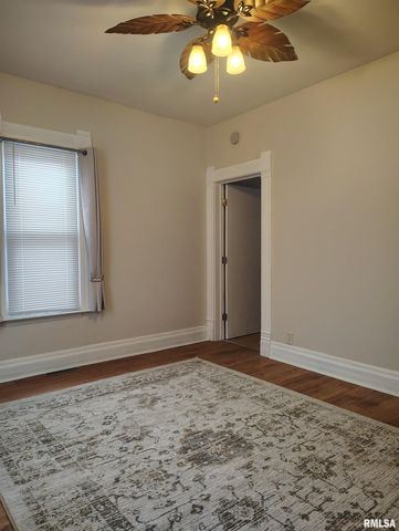 702 N AVENUE C, Canton, IL 61520