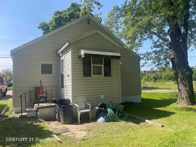 3141 Myrton Street, Burton, MI 48529