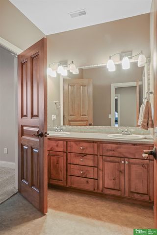 6830 Stonebrook Parkway, Lincoln, NE 68521