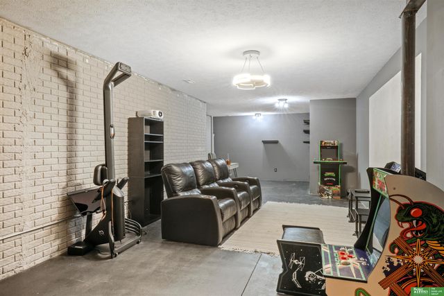 6830 Stonebrook Parkway, Lincoln, NE 68521