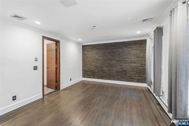 99 Ogle Road, Old Tappan, NJ 07675