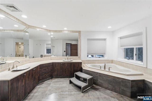 99 Ogle Road, Old Tappan, NJ 07675