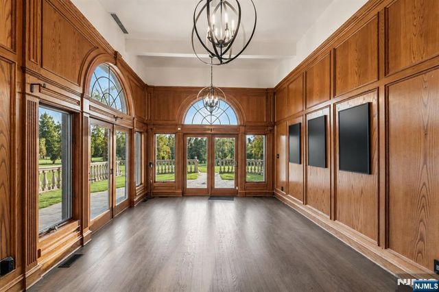 99 Ogle Road, Old Tappan, NJ 07675