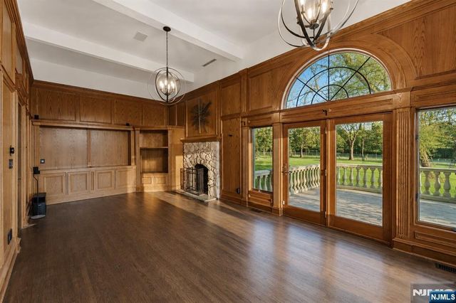 99 Ogle Road, Old Tappan, NJ 07675