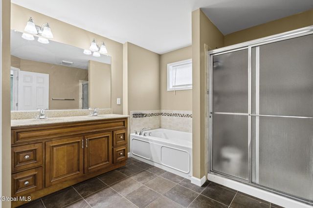 8 Amalia Lane, Rensselaer, NY 12144