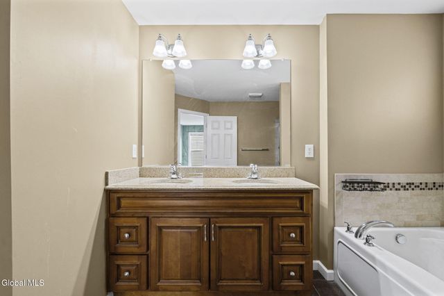 8 Amalia Lane, Rensselaer, NY 12144