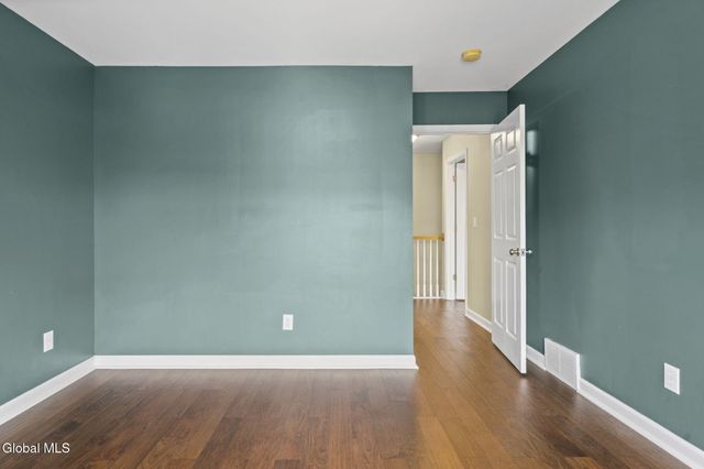 8 Amalia Lane, Rensselaer, NY 12144