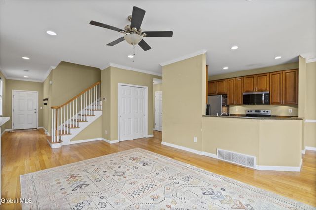 8 Amalia Lane, Rensselaer, NY 12144