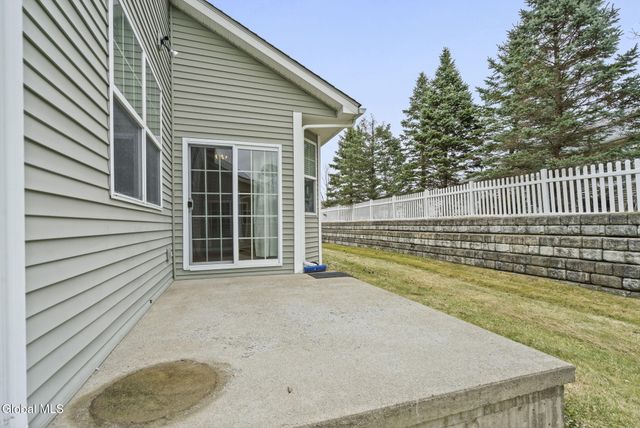 8 Amalia Lane, Rensselaer, NY 12144