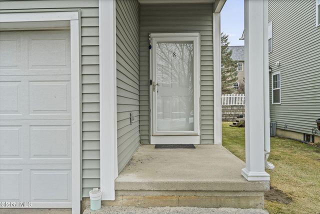 8 Amalia Lane, Rensselaer, NY 12144