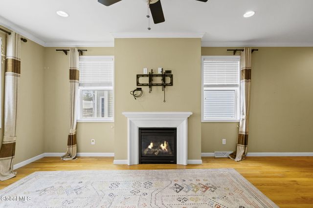 8 Amalia Lane, Rensselaer, NY 12144