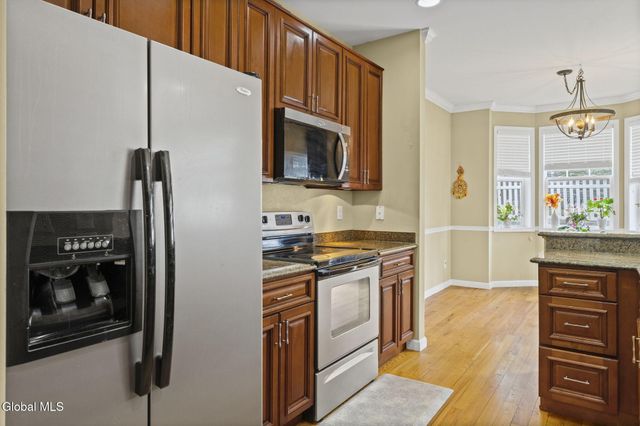 8 Amalia Lane, Rensselaer, NY 12144