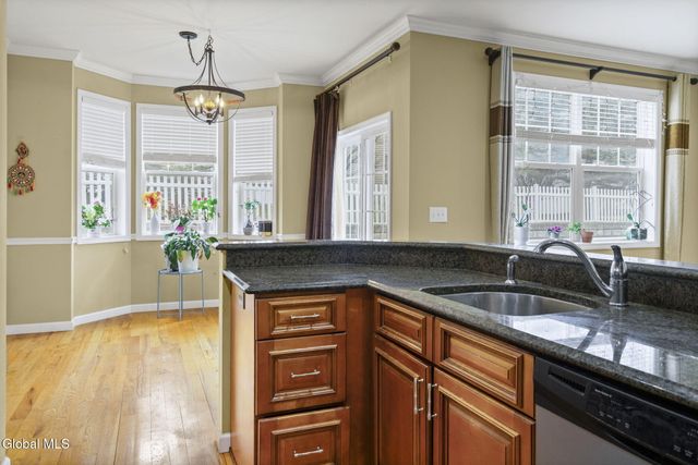 8 Amalia Lane, Rensselaer, NY 12144