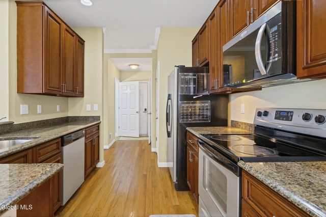 8 Amalia Lane, Rensselaer, NY 12144