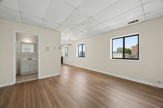 549 E 4th St D5, Boston, MA 02127