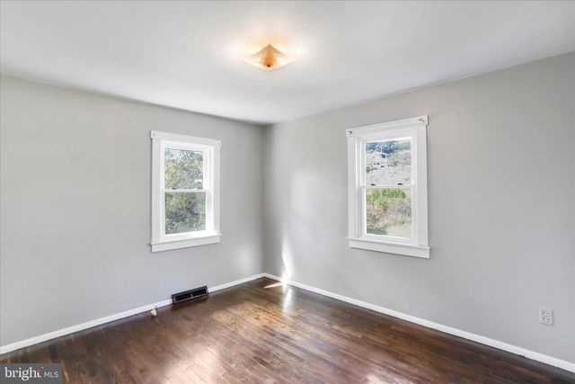 1906 OLD FURNACE RD, Ridgeley, WV 26753