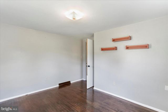 1906 OLD FURNACE RD, Ridgeley, WV 26753