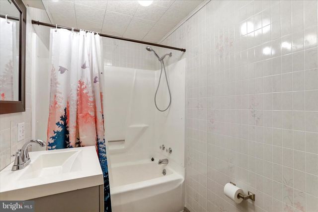 1906 OLD FURNACE RD, Ridgeley, WV 26753